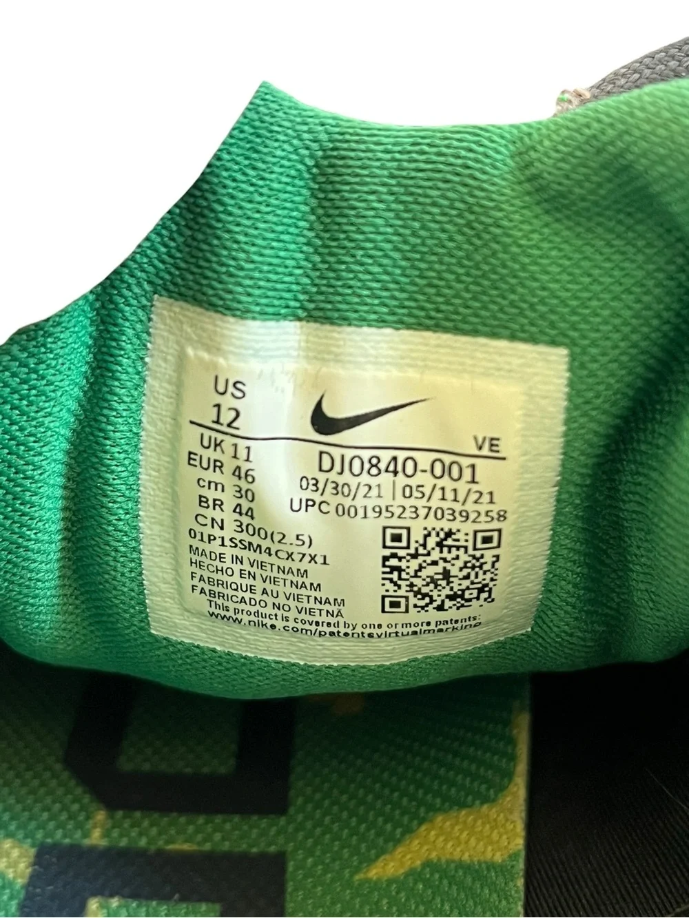 Nike Air Zoom Pegasus 38 Oregon Ducks Mens 12 DJ0840-001 Green & Yellow Sneakers